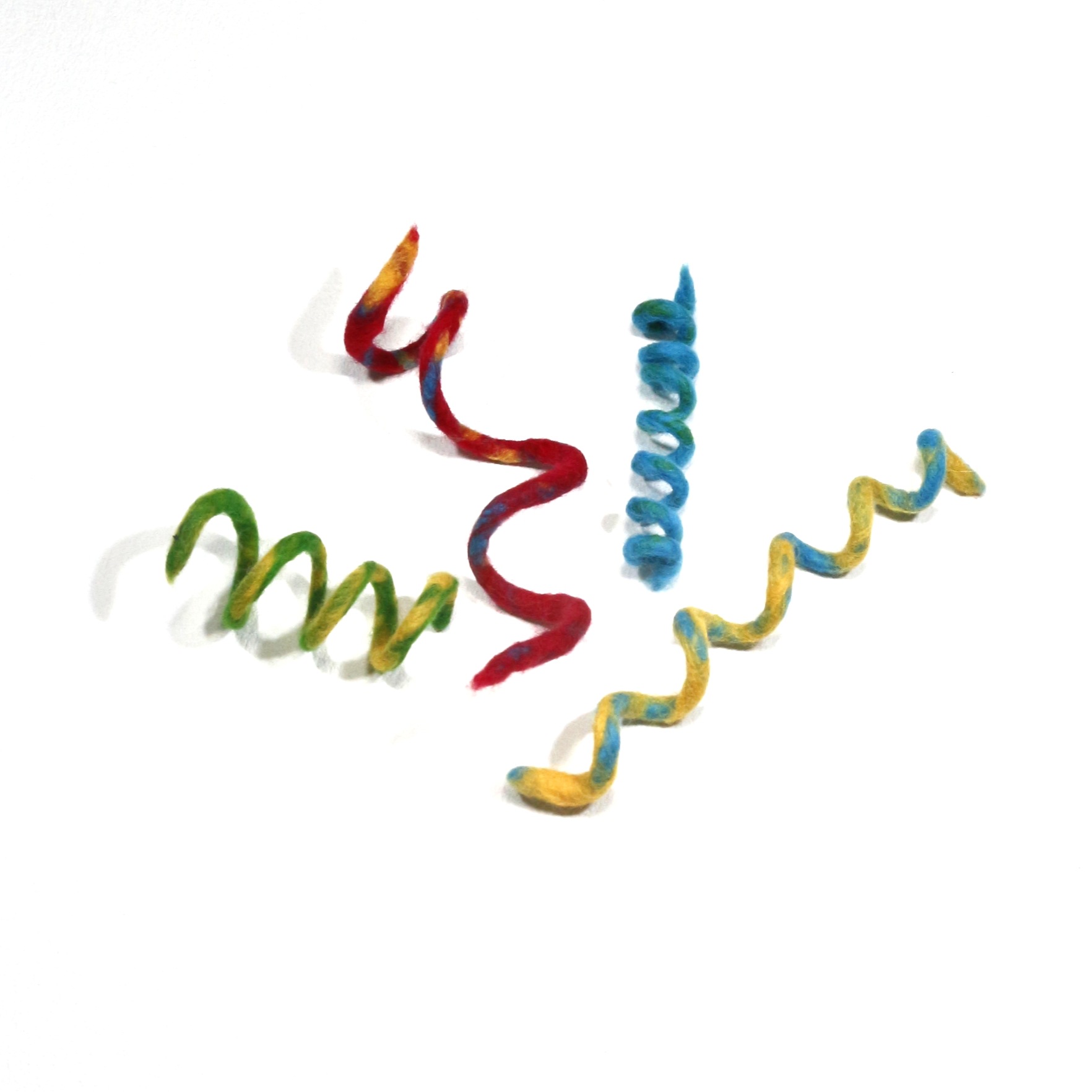 Wool Felt DIY Spiral Cat Toy – Self-Play Enrichment Toy for Indoor Cats